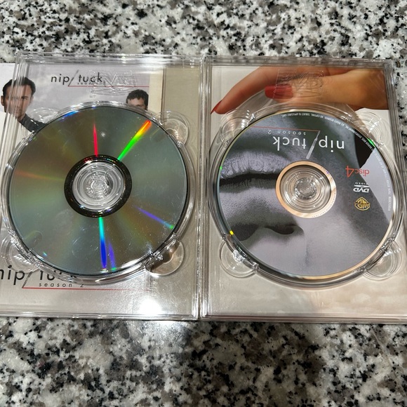 THE COMPLETE NIP/TUCK SEASONS 1 AND 2 - Picture 10 of 12